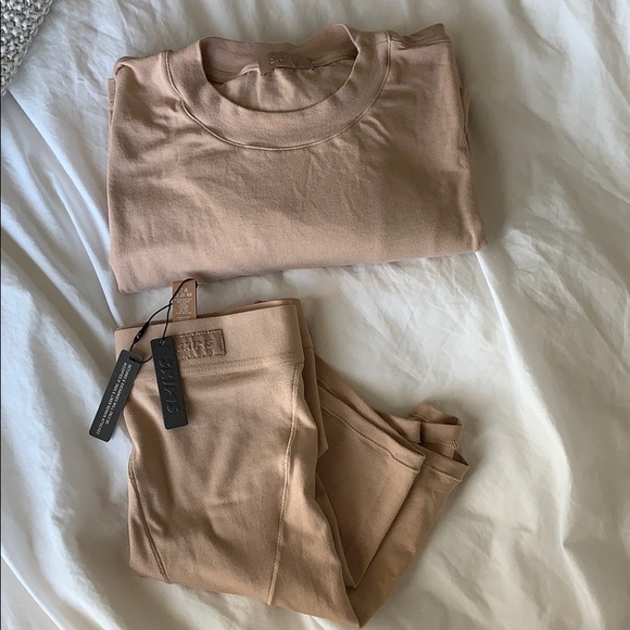 Skims clay boyfriend shorts NWT - Picture 4 of 4